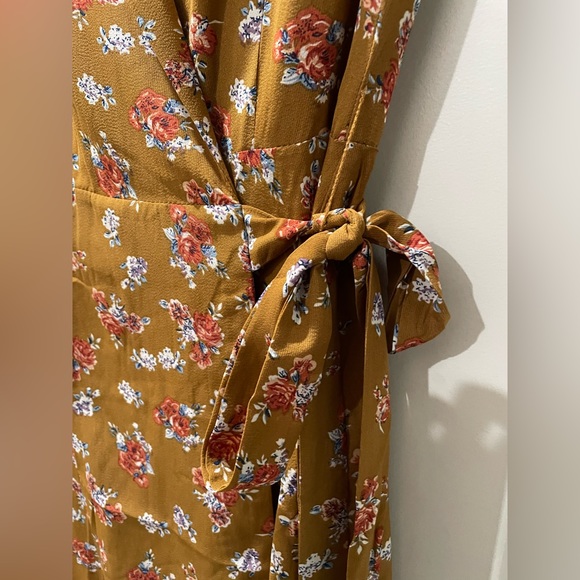 re:named floral wrap dress size small - Picture 4 of 10